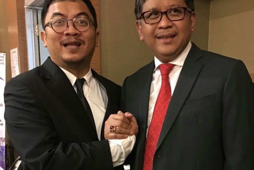 Doktor Andreas Widodo bersama Hasto Kristiyanto.
