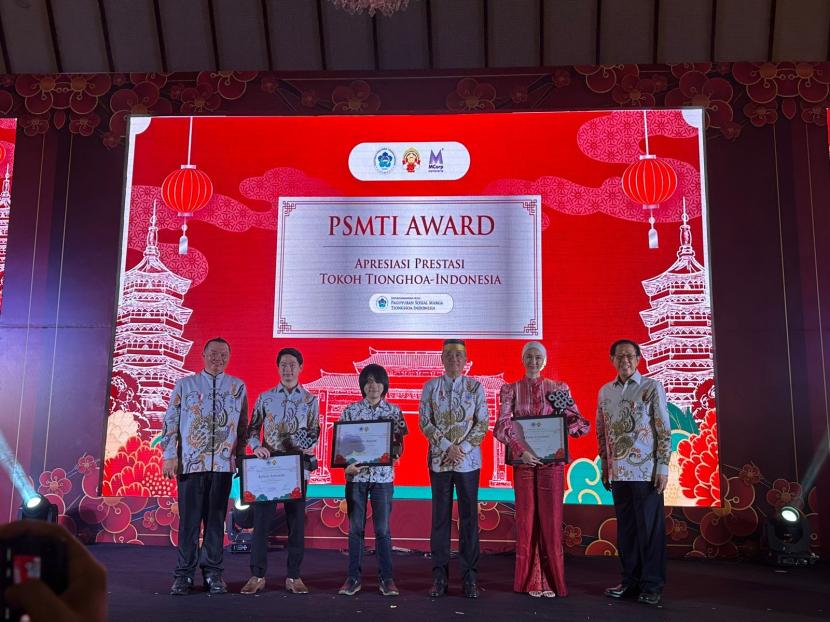 Dominic Brian mendapatkan Apresiasi Prestasi Tokoh Tionghoa-Indonesia oleh Paguyuban Sosial Marga Tionghoa Indonesia (PSMTI) dalam acara ulang tahun ke-25 PSMTI.