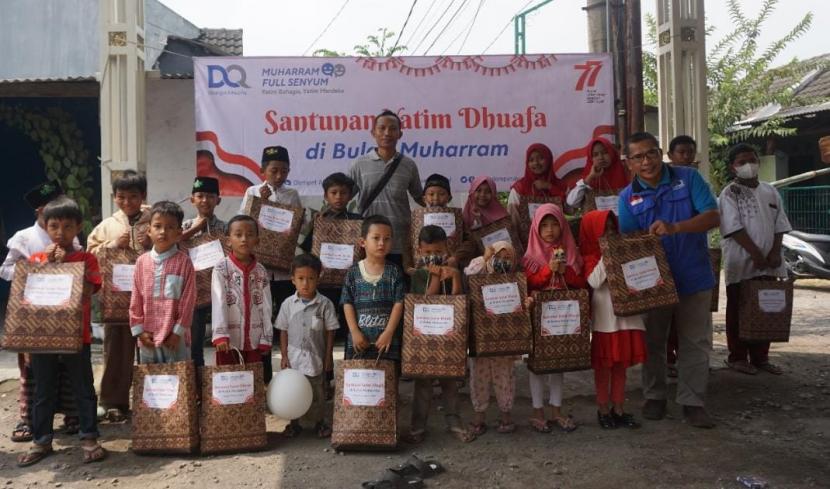 Dompet Al-Quran Indonesia (DQ) membuat program Muharram Full Senyum: Yatim Bahagia, Yatim Merdeka.