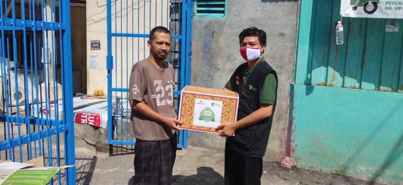 Dompet Dhuafa Bali berkolaborasi dengan PT Global Dewata Internusa mendistribusikan bantuan berupa paket sembako.