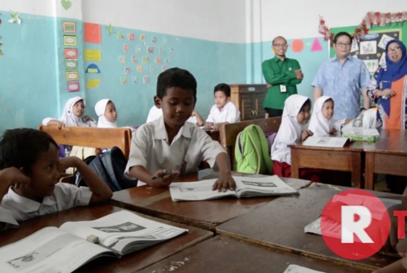 Dompet Dhuafa bekerja sama dengan PT Matahari Putra Prima mengadakan program renovasi dan pendampingan sekolah. Renovasi berupa pembenahan infrastruktur sekolah dan pembinaan para guru.