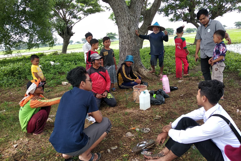 Dompet Dhuafa bersama mahasiswa Universitas Banten dan ISEN memberdayakan masyarakat wilayah terpencil.