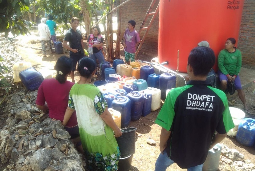Dompet Dhuafa melalui beberapa cabang di wilayah sudah bergerak dengan memfasilitasi air bersih untuk warga yang kekeringan.