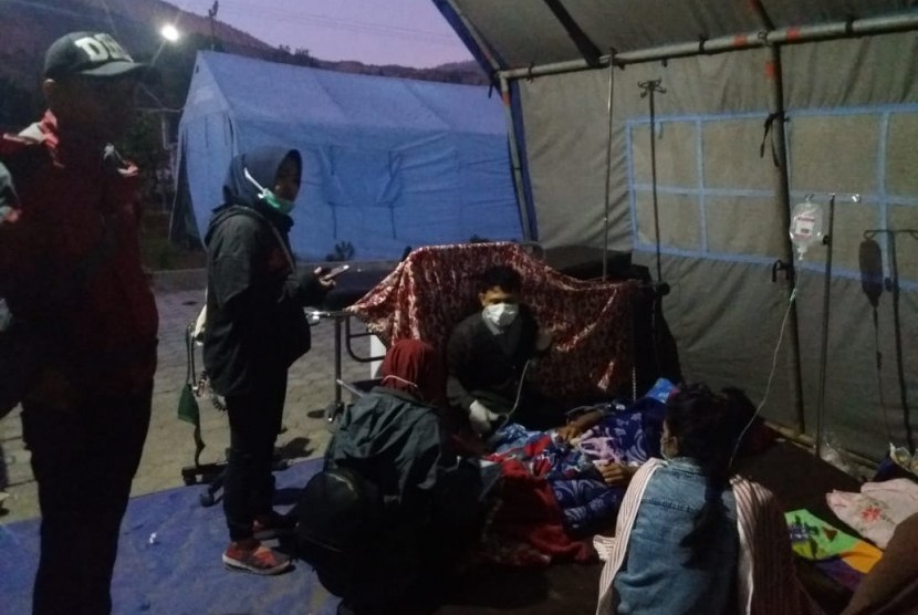 Dompet Dhuafa melalui tim Disaster Management Center (DMC) bergerak untuk membantu korban serta mengevakuasi ratusan pendaki yang terjebak di kawasan Gunung Rinjani.