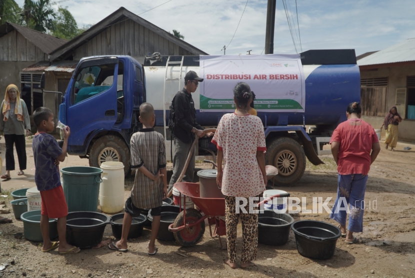 Dompet Dhuafa Distribusikan Air Bersih, Penuhi Kebutuhan Sahdiamin dan Penyintas Lainnya