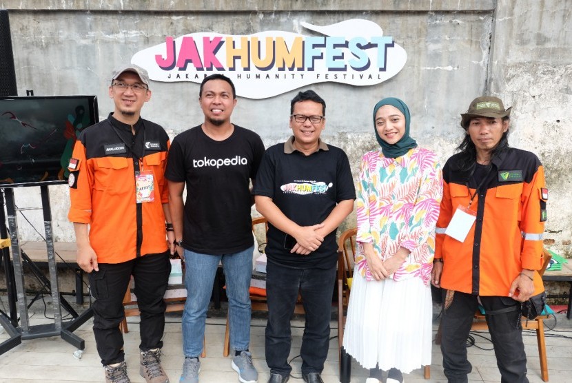 Dompet Dhuafa menginisasi acara yang merangkum kegiatan kerelawanan, kepedulian lingkungan dan pendidikan bertajuk Jakarta Humanity Festival (Jakhumfest). 