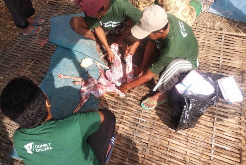  Dompet Dhuafa menyalurkan 20 sapi dari donatur untuk muslim Rohingya di Myanmar.
