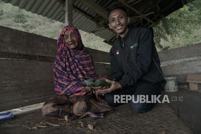 Dompet Dhuafa menyalurkan amanah kurban dari donatur.
