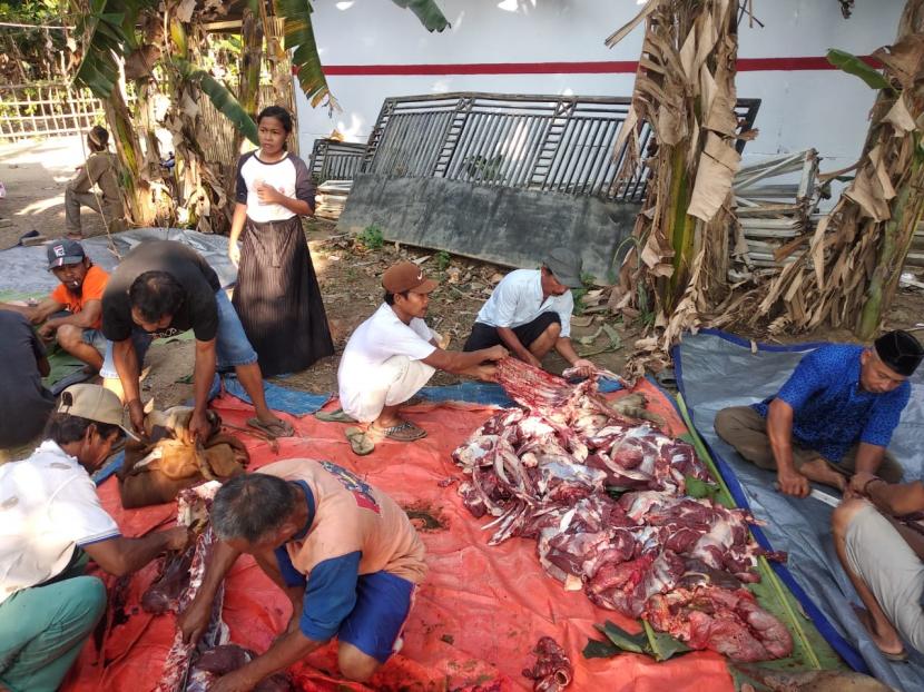 Dompet Dhuafa salurkan daging qurban ke warga terdampak tsunami Banten.
