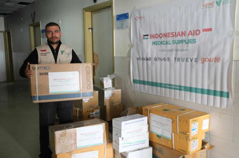Dompet Dhuafa telah menyalurkan bantuan medis yang merupakan amanah donasi dari Deca Group. Bantuan ini berupa pasokan medis yang disalurkan kepada Rumah Sakit Kamal Adwan, Gaza Utara pada Rabu (10/1/2024). 