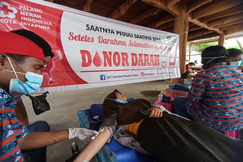 Dompet Dhuafa Voulenteer (DDV) Bekerjasama dengan Palang Merah Indonesia (PMI), hingga Kamis (16/12), sudah terkumpul 1.433 kantong darah dari para pendonor. Gerakan 1.000 Kantong Darah berlangsung sejak 15 Oktober dan akan berakhir di 24 Desember 2020 sebagai rangkaian  aksi kebaikan di penghujung 2020.