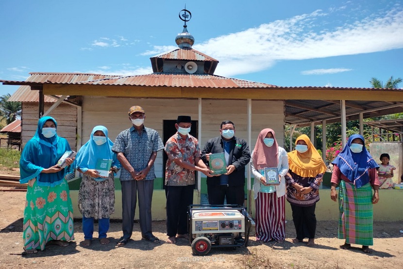 Dompet Dhuafa Waspada salurkan satu buah genset untuk Masjid Al-Ikhlas yang berada di Dusun Sidodadi, Kecamtan Mardinding, Kabupaten Karo, Sumatera Utara, pada Senin (6/9).