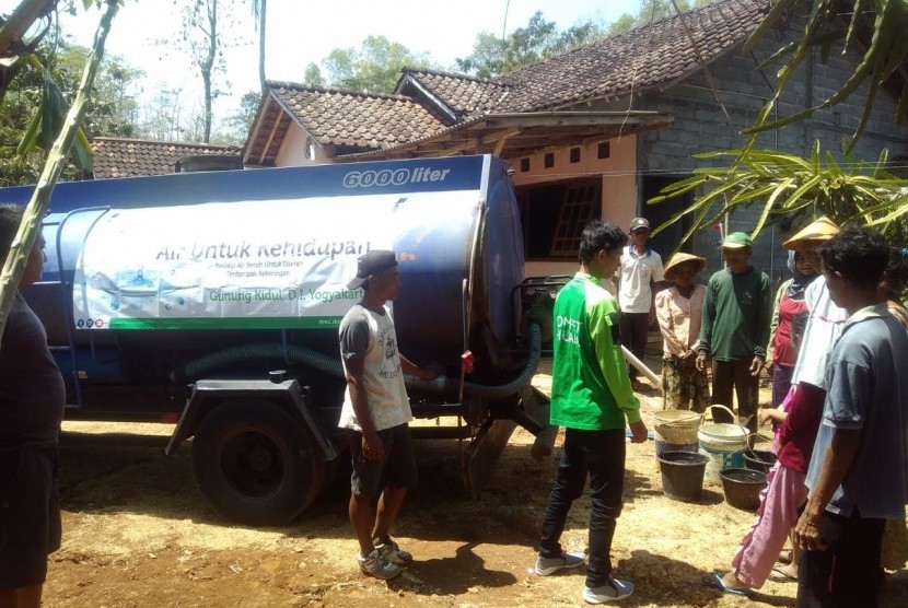 Dompet Dhuafa Yogyakarta telah mendistribusikan air di dua titik Desa Giri, Purwosari Gunung Kidul.
