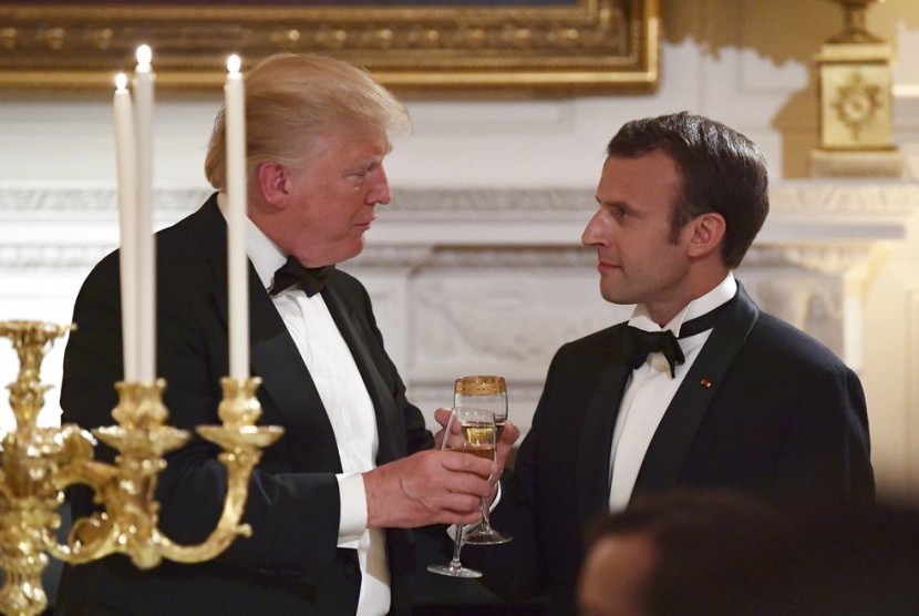 Mantan presiden Amerika Serikat (AS) Donald Trump (kiri) dan Presiden Prancis Emmanuel Macron dalam sebuah kesempatan bersama beberapa waktu lalu. 