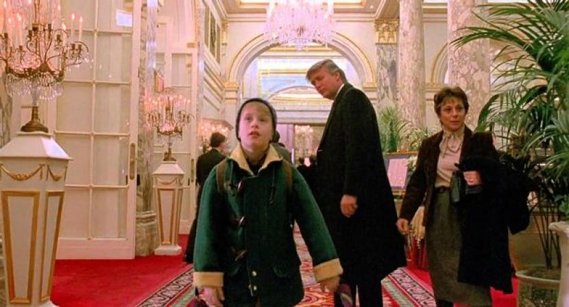 Donald Trump menjadi kameo dalam film Home Alone 2: Lost in New York.