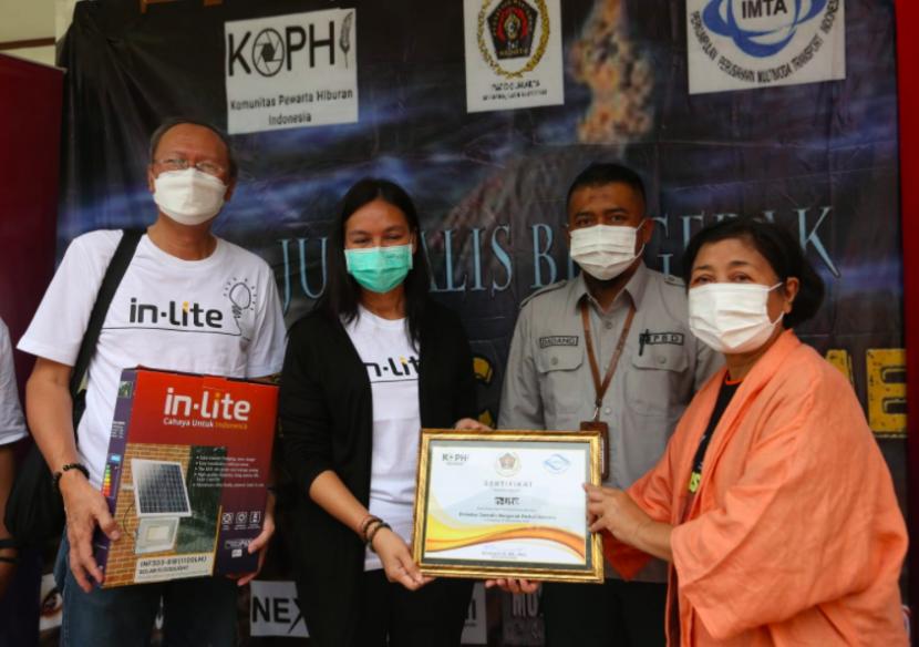 donasi korban Semeru yang dilakukan Komunitas Pewarta Hiburan Indonesia (Kophi)