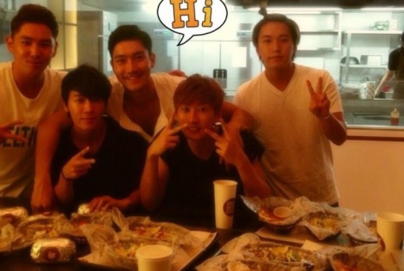 Donghae Super Junior dan toko makanan barunya