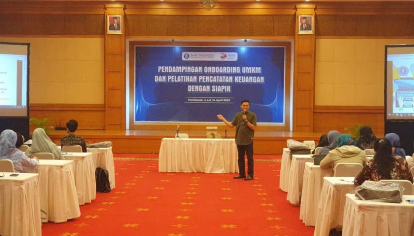 Dosen BSI Kampus Pontianak Raja Sabaruddin saat menjadi pembicara di Bank Indonesia (BI) Kalimantan Barat.