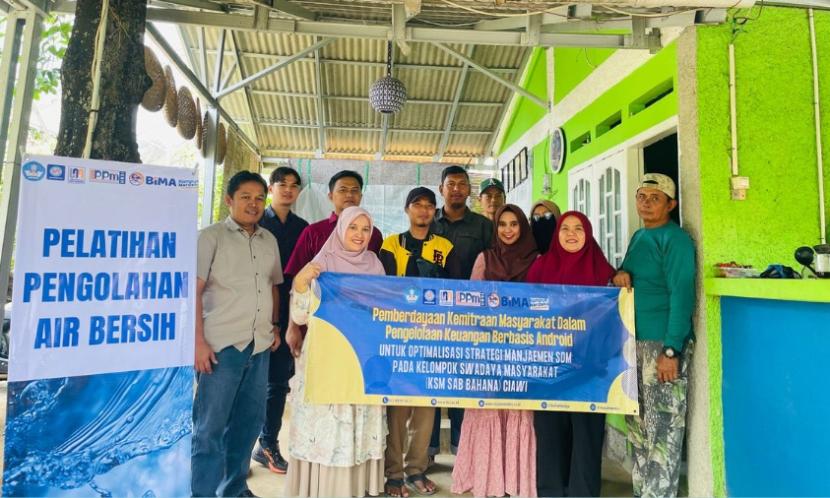 Dosen dan mahasiswa Universitas BSI (Bina Sarana Informatika) bersama dosen Universitas Nusa Mandiri (UNM) sukses melaksanakan kegiatan Pemberdayaan Kemitraan Masyarakat (PKM) pada Sabtu (14/9/2024).