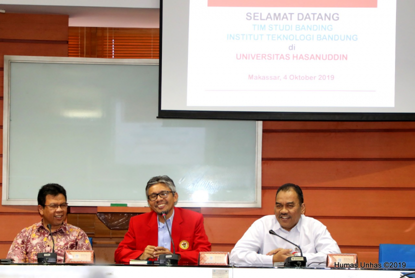 Dosen dan pegawai Institut Teknologi Bandung (ITB) melakukan studi banding ke Universitas Hasanuddin, Jumat (4/10)