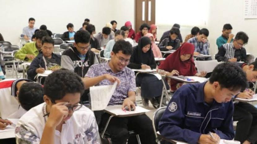 Dosen dan peneliti UBSI memaparkan hasil penelitian tentang penyebab mahasiswa terkena her.