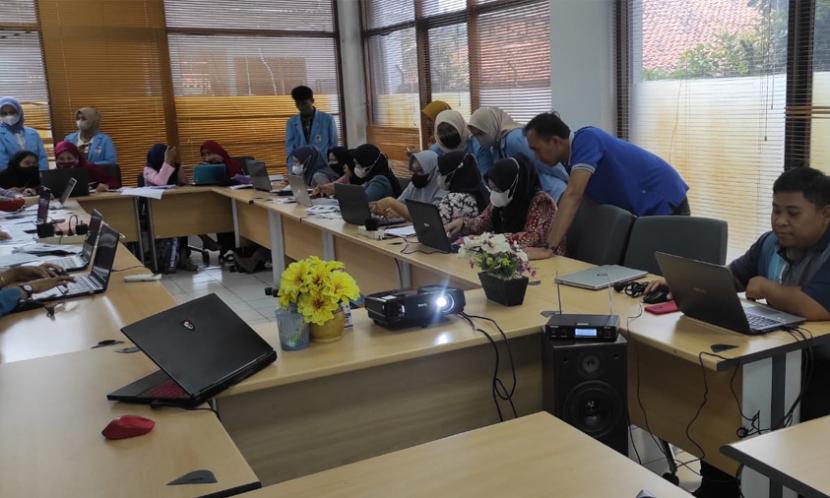 Dosen Fakultas Teknologi Informasi (FTI) Kampus Digital Bisnis Universitas Nusa Mandiri (UNM) terpanggil untuk melakukan Pengabdian Masyarakat pada kader dan pengurus Dawawisma PKK kelurahan Ragunan.