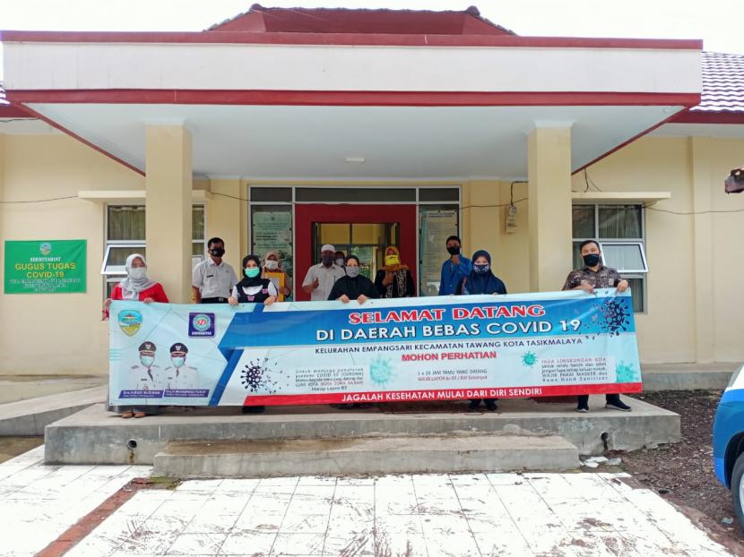 Dosen Kampus UBSI Tasikmalaya menggelar kegiatan pengabdian masyarakat untuk warga Kelurahan Empangsari.