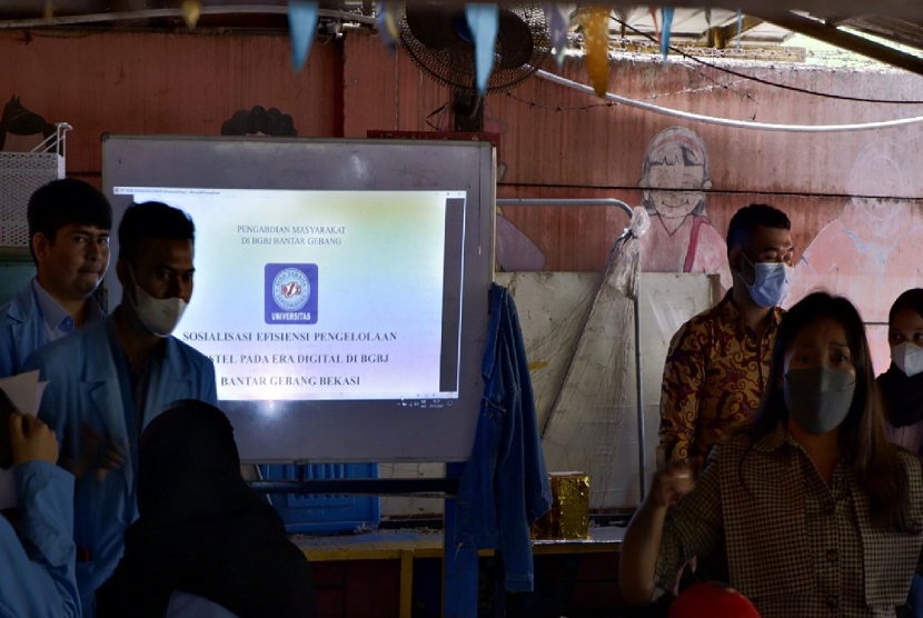 Dosen Prodi Perhotelan, Fakultas Ekonomi dan Bisnis, Universitas BSI (Bina Sarana Informatika) menyelenggarakan kegiatan Pengabdian Masyarakat (PM) di Bantargebang Biji (BGBJ) Kota Bekasi.