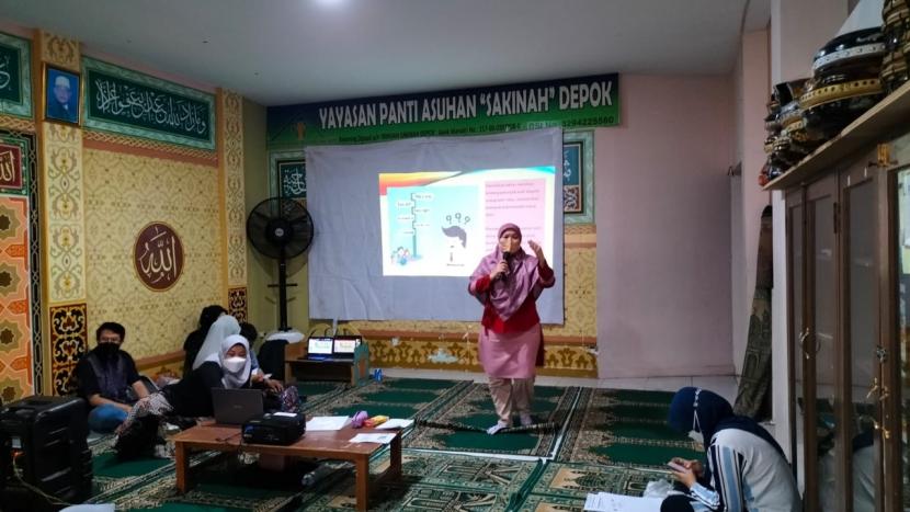 Dosen Program Studi (prodi) Bahasa Inggris, Fakultas Komunikasi dan Bahasa (FKB), Universitas BSI (Bina Sarana Informatika) berhasil melaksanakan kegiatan pengabdian masyarakat dalam bentuk pelatihan Bahasa Inggris ‘Asking and Giving Direction’.