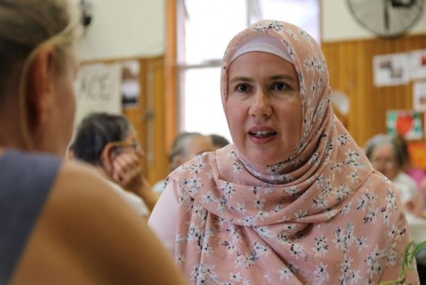 Dosen Studi Islam Zuleyha Keskin sebagai pembicara tamu pada pertemuan perempuan Muslim dan Non Muslim di Lismore, NSW, Australia.