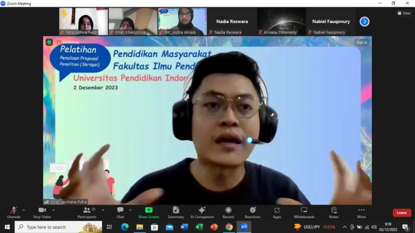 Dosen Tetap Prodi Informatika di Kampus Digital Bisnis Universitas Nusa Mandiri (UNM) Jordy Lasmana Putra, memberikan Pelatihan Penulisan Proposal Penelitian (Skripsi) secara daring.