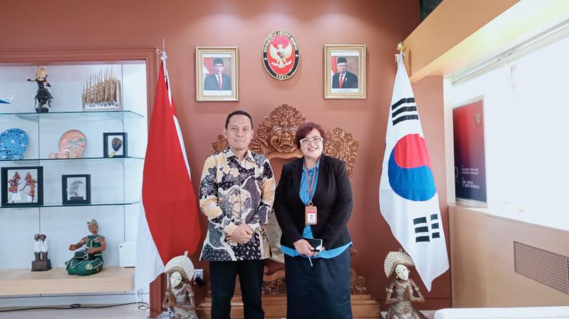 Dosen UIN Syarif Hidayatullah Jakarta Deden Mauli Darajat mengikuti KKN internasional di Korea Selatan.