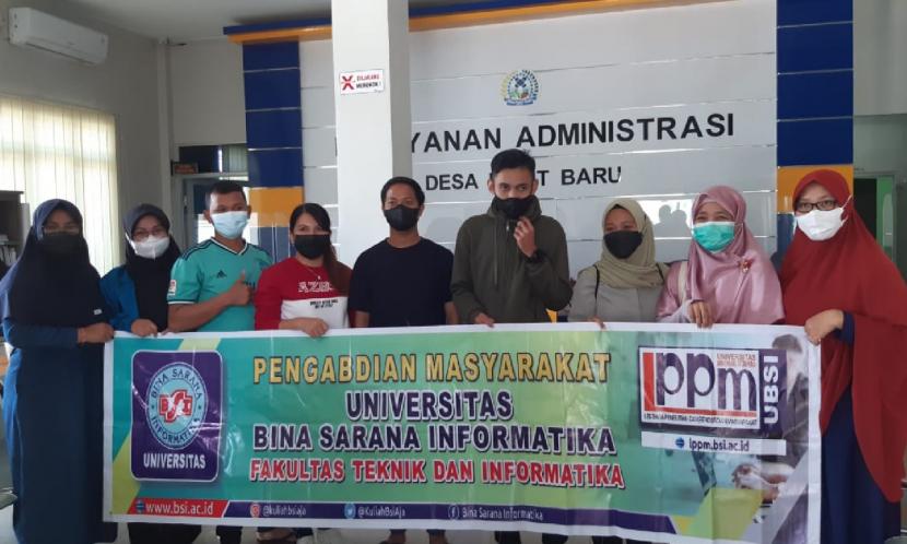 Dosen Universitas BSI (Bina Sarana Informatika) kampus Pontianak sukses mengadakan kegiatan pengabdian masyarakat (PM). Kegiatan tersebut berupa hibah aplikasi guest log book dan pelatihan penggunaannya kepada kantor Desa Parit Baru, Kubu Raya, pada hari Minggu (21/11) silam. 