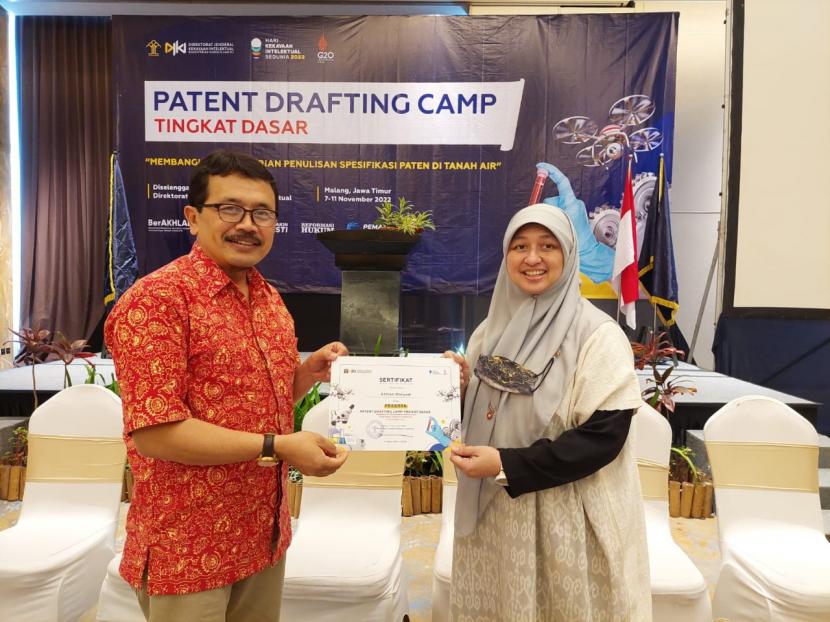 Dosen Universitas Muhammadiyah Malang (UMM) berhasil mendapatkan penghargaan sebagai peserta terbaik di bidang bioteknolog dalam kegiatan Patent Camp. Acara yang dilangsungkan di Malang ini diselenggarakan oleh Direktorat Jenderal Kekayaan Intelektual (DJKI) Kementerian Hukum dan Hak Asasi Manusia (Kemenkumham) RI. 