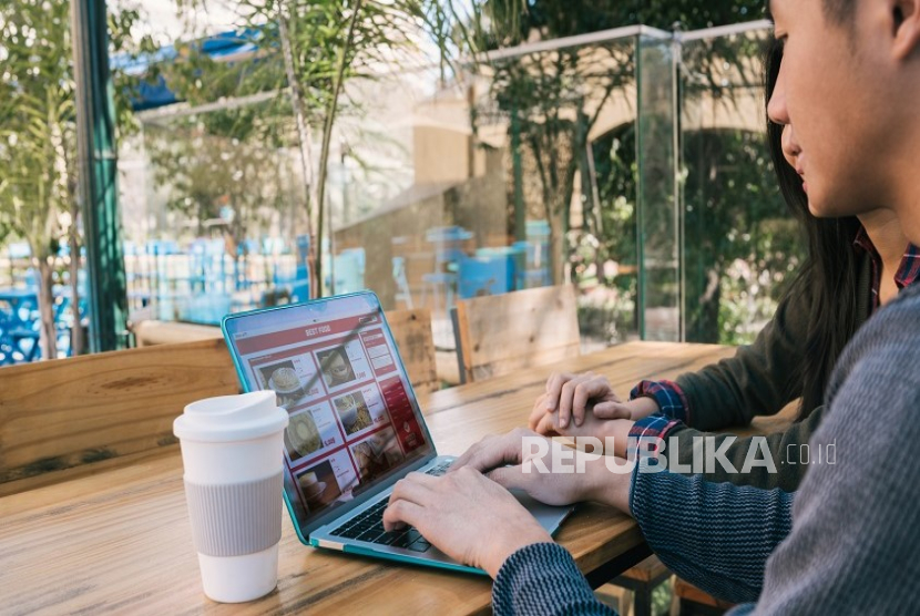 Dosen UNM Bantu UMKM Go Digital Lewat Website SahabatGTI.com