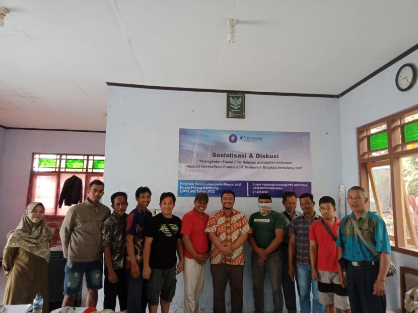 Dospulkam IPB University melakukan program peningkatan kapabilitas nelayan Kabupaten Kebumen melalui Internalisasi Praktik Baik Perikanan Berkelanjutan, beberapa waktu lalu.