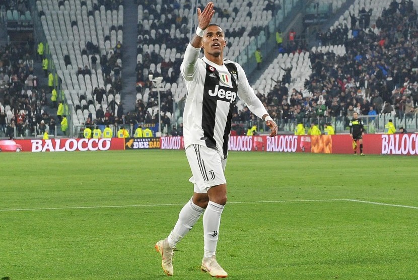 Douglas Costa absen membela Juventus melawan AC Milan di Coppa Italia.