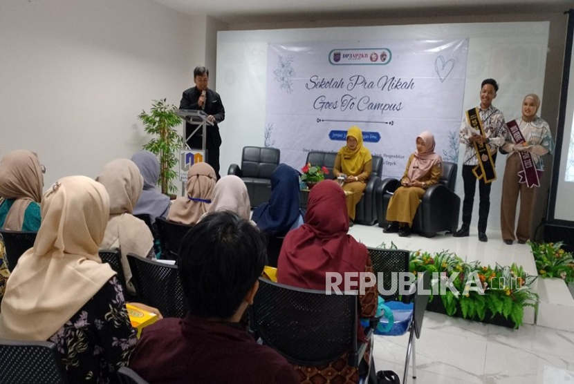 DP3AP2KB Kota Depok dan UNM menyelenggarakan sekolah pra nikah yang diikuti  mahasiswa dan remaja Depok. 