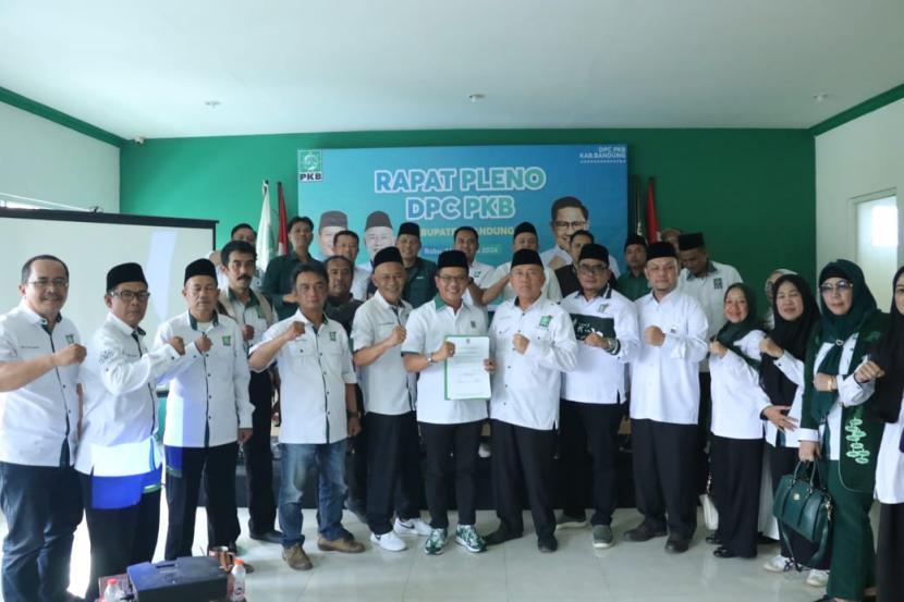 DPC PKB Kabupaten Bandung menyatakan sikap bulat mendukung kembali Gus Muhaimin Iskandar sebagai Ketua Umum PKB pada Muktamar PKB yang akan digelar di Bali pada 24-25 Agustus mendatang. 