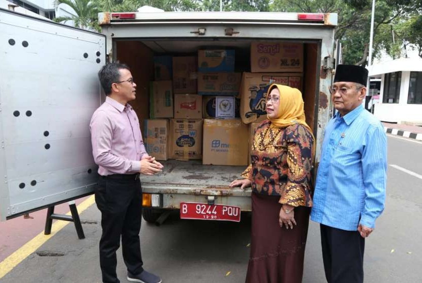 DPD melepas bantuan menuju ke Bandara Halim Perdana Kusuma.