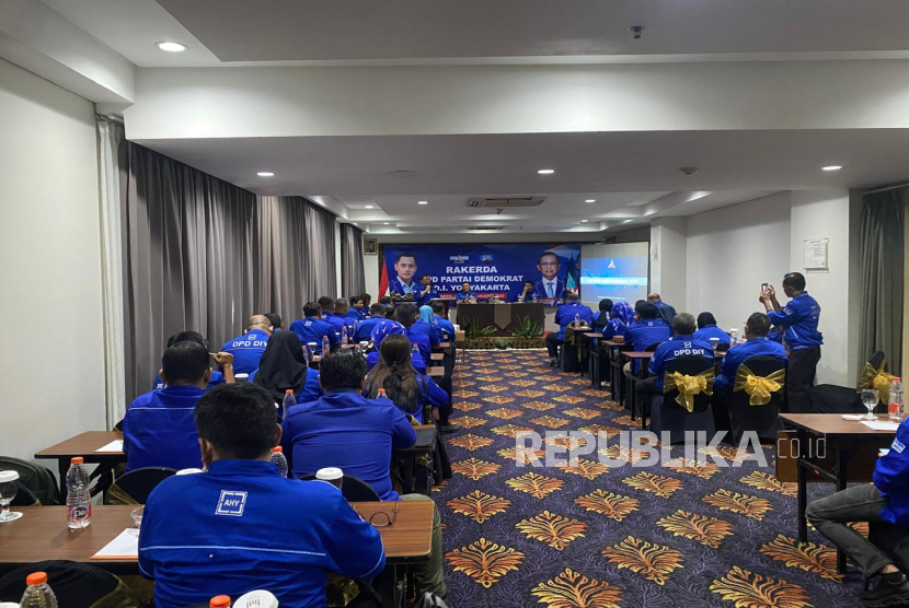 DPD Partai Demokrat DIY menggelar rapat Kerja Daerah (Rakerda) di Yogyakarta, Jumat (29/8/2025). Agenda utama yang diusung adalah evaluasi dan rekonstruksi kekuatan politik partai di daerah tersebut.