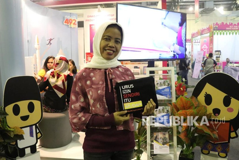 DPMPTSP Provinsi DKI Jakarta membuka booth pelayanan bagi para pengusaha pemula dan pebisnis start up untuk berkonsultasi mengenai perizinan dan non perizinan serta memberikan kemudahan pengurusan izin bagi pelaku usaha yang mengikuti kegiatan UKM Expo 2019. 