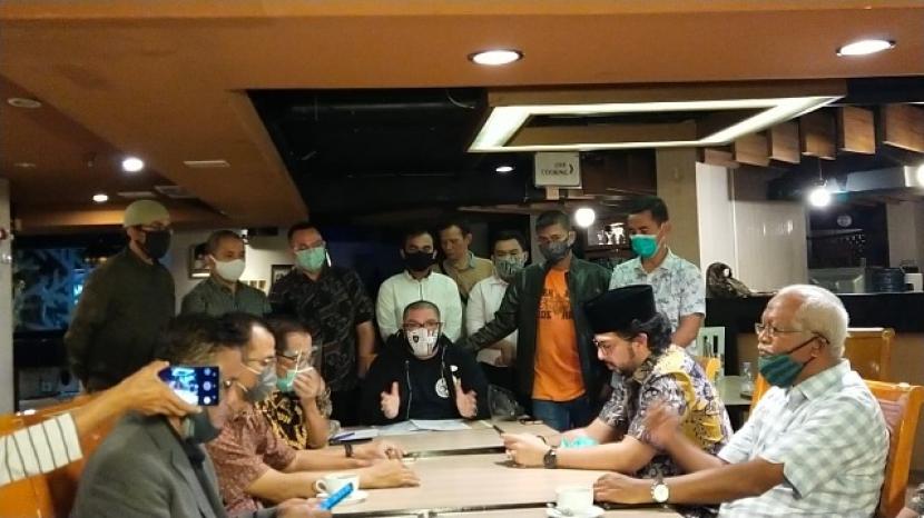 DPP Amphuri hasil Munaslub Banten menggelar konferensi pers di Jakarta, Selasa (13/10). Dalam konferensi tersebut Amphuri Munaslub Banten mengajak Amphuri Munaslub Batu rekonsiliasi.