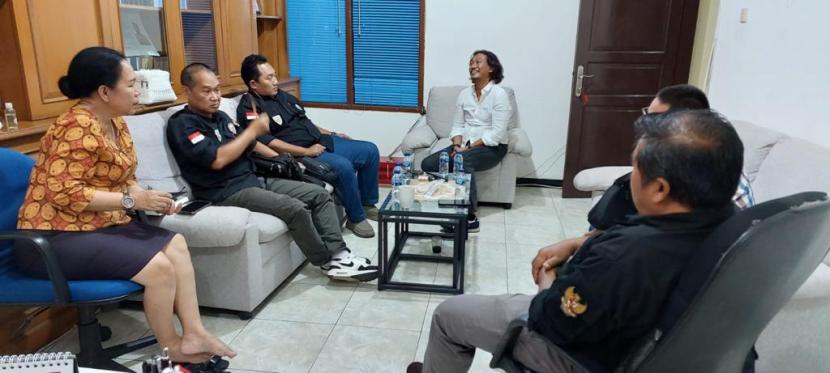 DPP Ganjaran Buruh Berjuang (GBB) bertukar gagasan dengan Presiden Konfederasi Serikat Buruh Sejahtera Indonesia (KSBSI) dan Pimpinan Federasi Serikat Buruh (FSB) Garteks. 