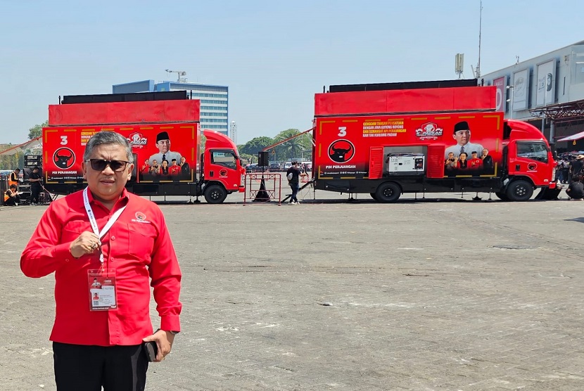 DPP PDI Perjuangan meluncurkan armada mobil bioskop keliling di acara pembukaan Rapat Kerja Nasional hari Jum
