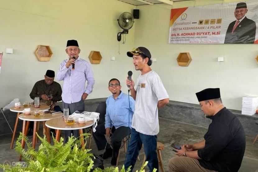 Wakil Ketua DPRD Provinsi Jawa Barat H. Achmad Ru’yat saat melaksanakan kegiatan Sosialisasi 4 Pilar Kebangsaan di Kabupaten Bogor (Humas DPRD Jabar/ Fahmi Nauval)
