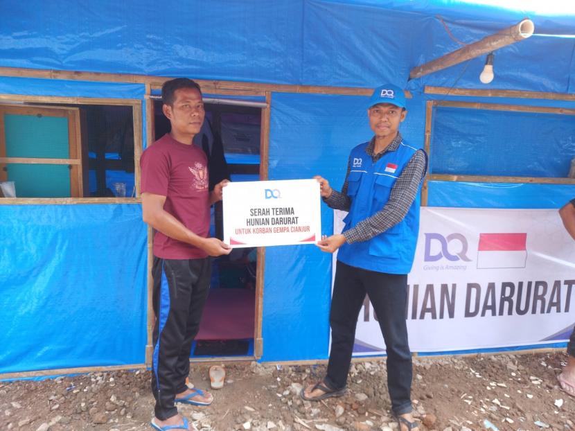 DQ menyalurkan bantuan kepada penyintas gempa Cianjur di beberapa desa pengungsian, y