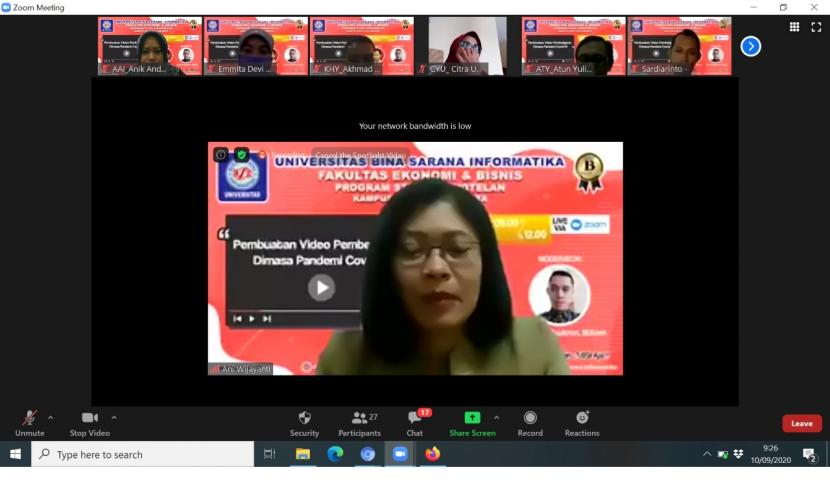 Dr Ani Wijayanti selaku dekan Fakultas Ekonomi dan Bisnis UBSI memberikan kata sambutan pada workshop video pembelajaran daring yang diadakan kampus UBSI Yogyakarta.