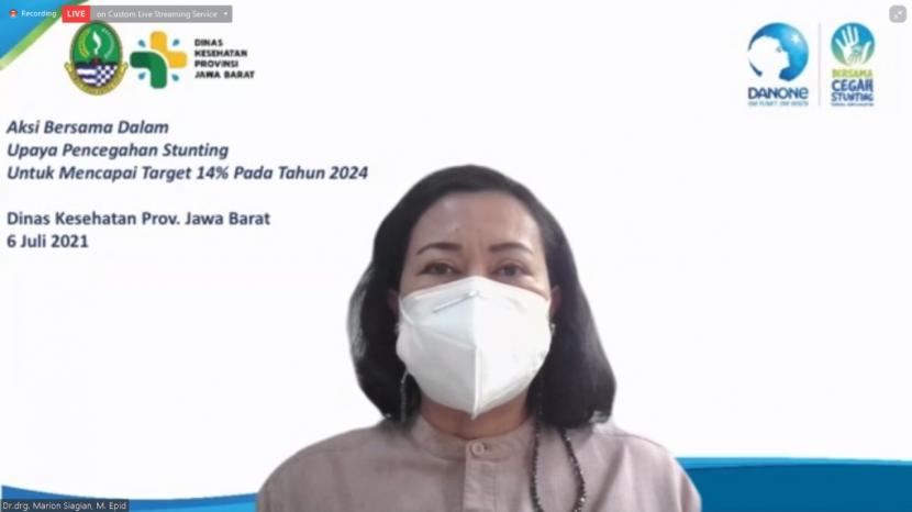 Dr. drg. Marion Siagian, M.Epid selaku Kepala Bidang Kesehatan Masyarakat menyampaikan bahwa angka prevalensi stunting di Jawa Barat berdasarkan survei status gizi dan balita tahun 2019 sebesar 26,2 persen dan ini masih tinggi. 