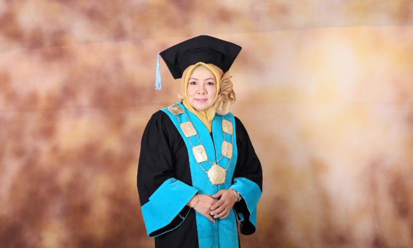 Dr Dwiza Riana  SSi  MM  MKom, Rektor Universitas Nusa Mandiri (UNM). 